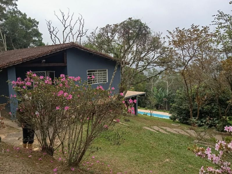 EXCELENTE CHÁCARA COM PISCINA EM JUQUITIBA