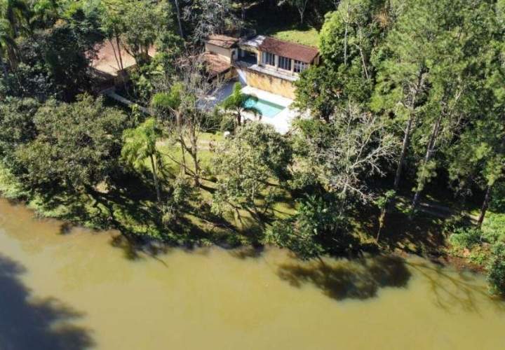  EXCELENTE CHÁCARA COM PISCINA E LAGOS