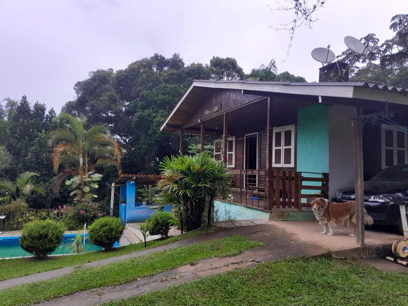 ENCANTADORA CHÁCARA COM PISCINA ÓTIMA LOCALIZAÇÃO 