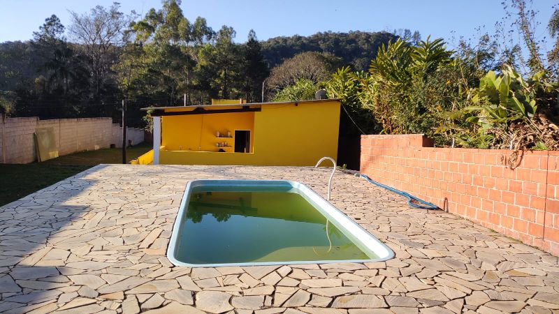 EXCELENTE CHÁCARA COM PISCINA