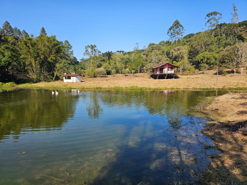 EXCELENTE CHÁCARA CHALÉ E  LAGO