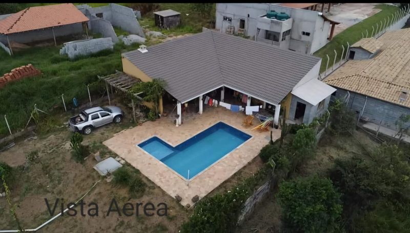 Encantadora Chácara dentro de condominio