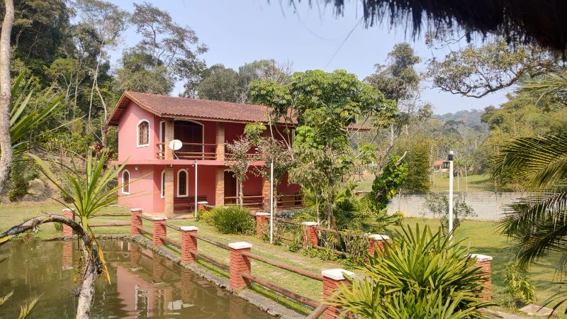 BELÍSSIMA CHÁCARA COM PISCINA E LAGO