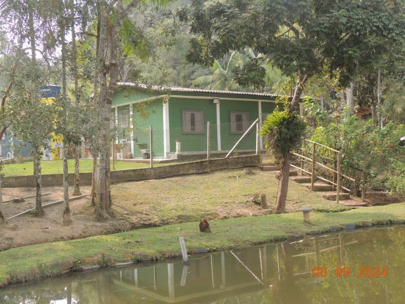 EXCELENTE CHÁCARA COM PISCINA,LAGO E NASCENTE 