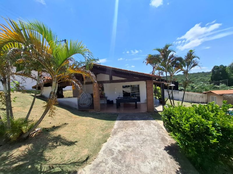 EXCELENTE CHÁCARA COM 1.310 M², COM EXCELENTE CASA