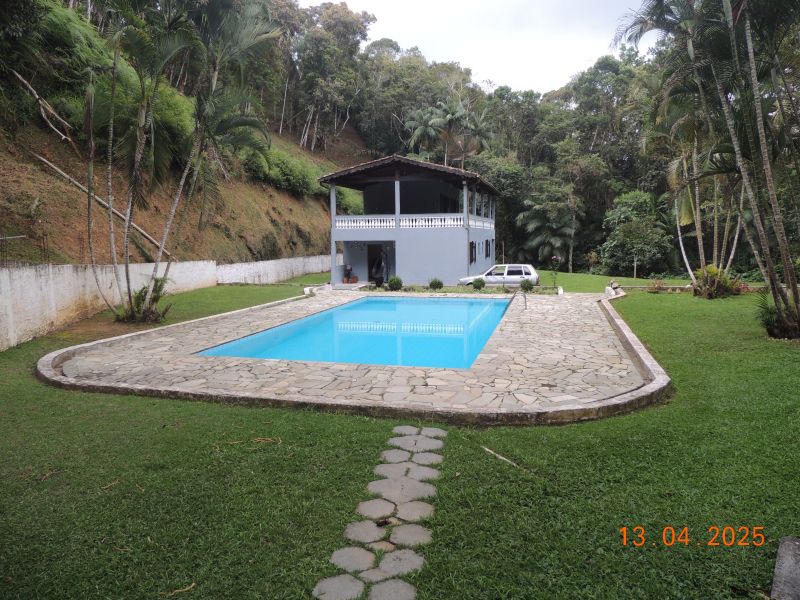 ENCANTADORA CHÁCARA COM PISCINA 