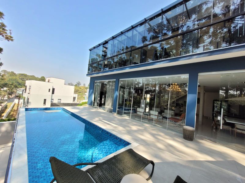 VENDE Casa alto padrão dentro de condomínio 