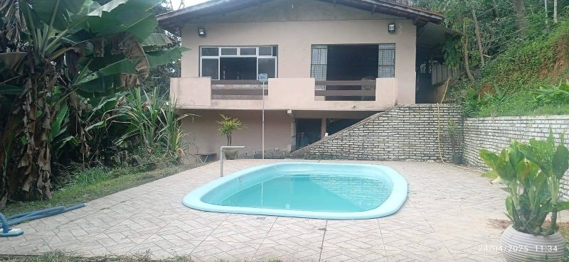 EXCELENTE CHÁCARA COM PISCINA E LAGO