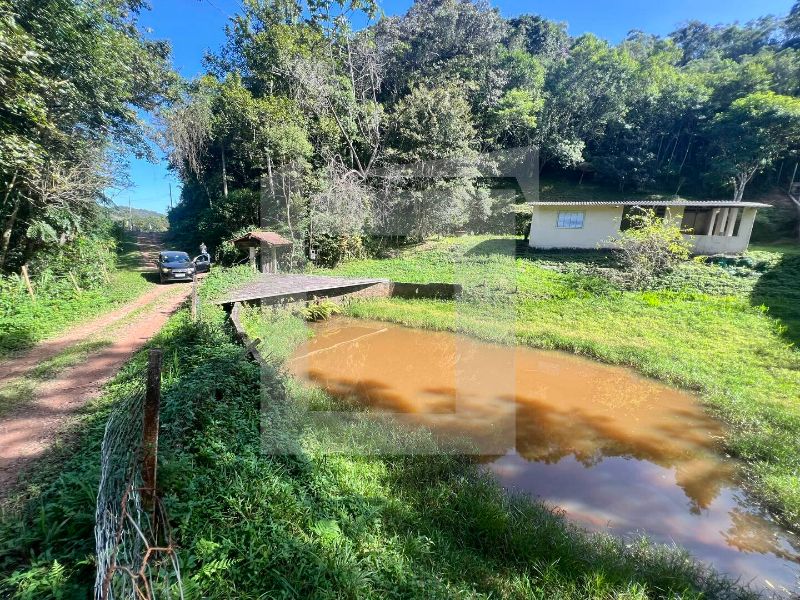 Excelente Chácara  com lago